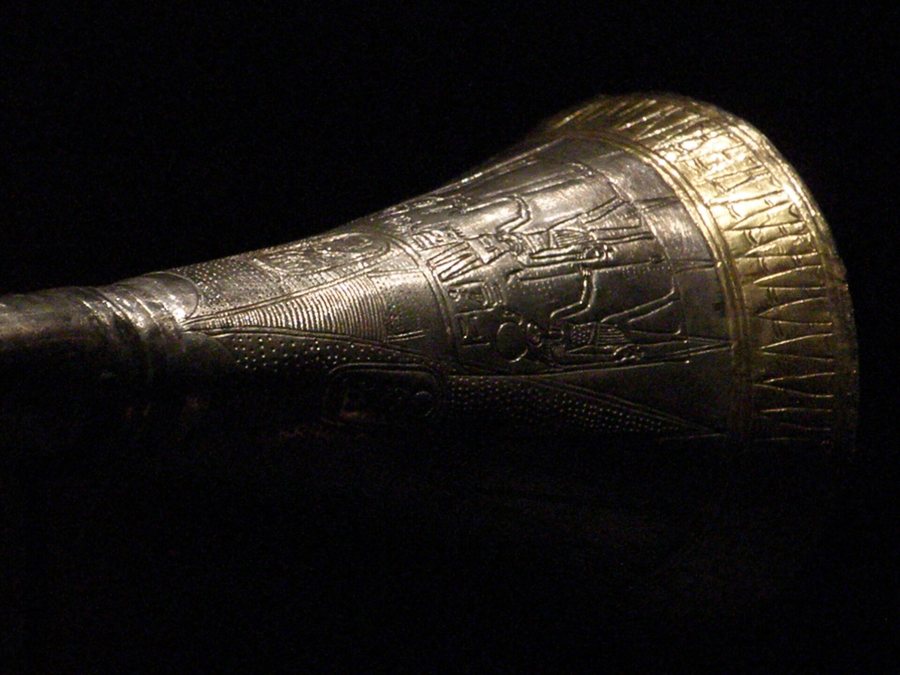 Tutankhamun's trumpets and treasures — original