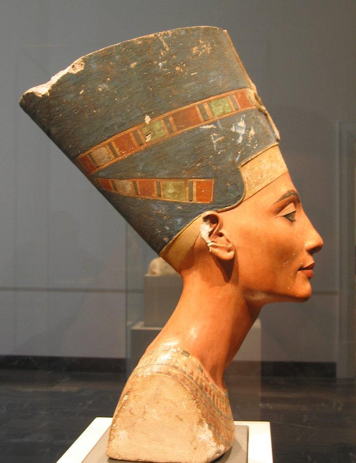 Nefertiti bust (right profile) — original