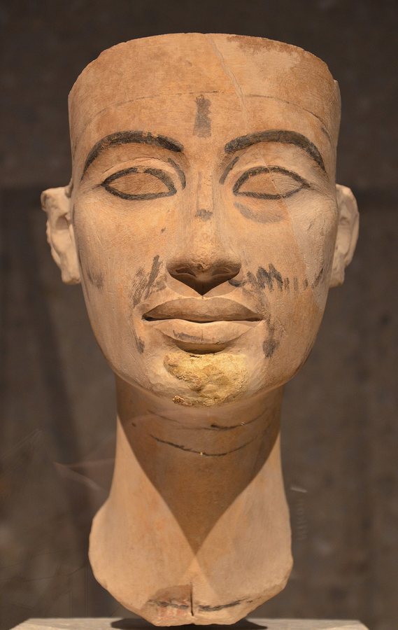 Unfinished model head of a statue of Nefertiti — original