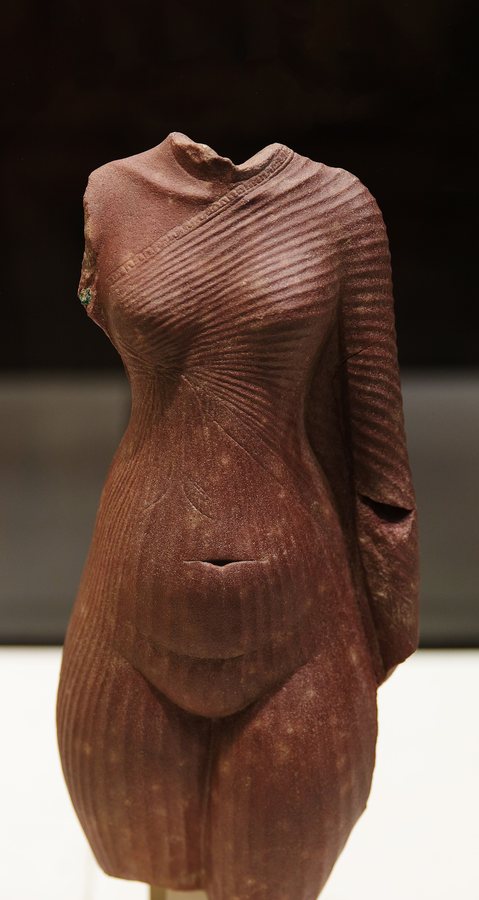 Body of a woman, probably Nefertiti — original