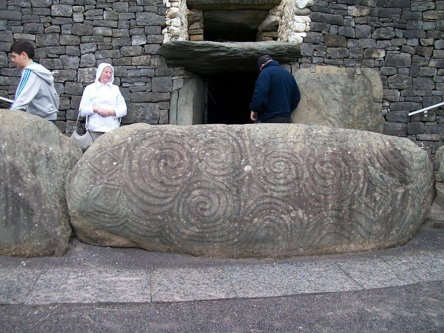Newgrange at the winter solstice — original
